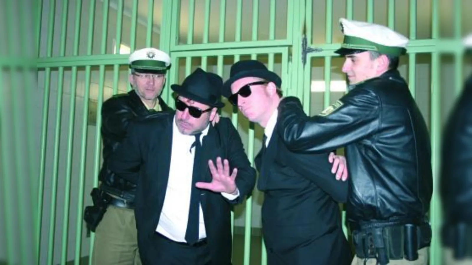Die Blues Brothers Brad Henshaw alias Jake Blues (links) und Jim de Groot alias Elwood Blues wurden von der Münchner Polizei geschnappt. (Foto: as)