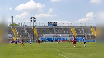 Hoffen auf die Rückkehr von Zuschauern: Drittliga-Fußball während der Corona-Pandemie. (Foto: Anne Wild)