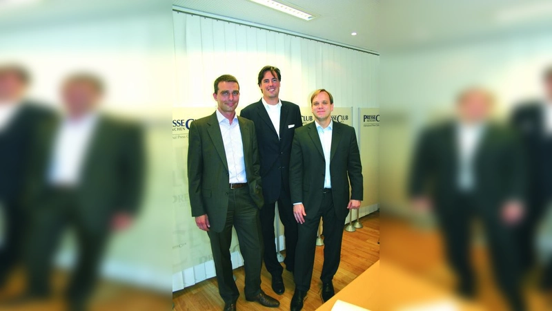 Frank Liepner, Florian M. Haas und Michael Hayder (v.l.) vom Deutschen Mietkautionsbund kennen sich mit dem rauen Mietmarkt in München aus. Vor einem Jahr gründeten sie ihren Verein, der Mietern mit Bürgschaften beim Aufbringen der Mietkaution unter die Arme greift. (Foto: SE)