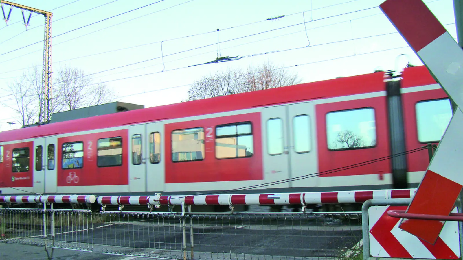 Zwischen Giesing und Holzkirchen können derzeit keine S-Bahnen und Regionalzüge verkehren. Ab 10. Juli sollen die Züge schrittweise wieder fahren. (Symbolbild: pst)