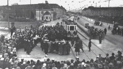 So sah es in der Dachauer Straße aus, als 1930 die Straßenbahnlinie 29 eröffnet wurde. (Foto: Geschichtsverein Moosach)