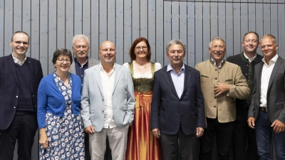 Einige der Mitglieder des neu gewählten Vorstand des Hospizvereins im Pfaffenwinkel e.V. (v.l.): Georg Leis, Margit Krauß, Reinhold Socher, Andreas Schalk, Anja Böhm, Anton Schuster, Josef Steigenberger, Thomas Dorsch und Jakob Schaetz.  (Foto: Hospizverein)
