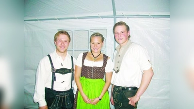 Der frisch gebackene Vorsitzende der JU Allach-Untermenzing, Florian Sperl (li.) mit seinen Stellvertretern Louisa Neumann und Martin Listl. (Foto: pi)