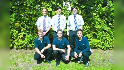 Der Filialleiter-Nachwuchs von ALDI SÜD: (hintere Reihe v.l.) Benedikt Vogt, Ismail Kurban, Alexander Pschibul, (vordere Reihe v.l.) Michael Pielmeier, Patrick Reinprecht und Kujtim Imeri. (Foto: ls)