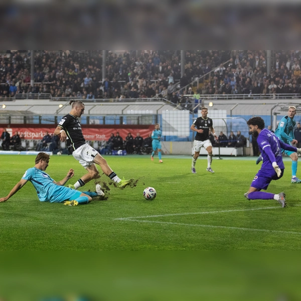 Harter Kampf: Löwen gegen die Viktoria aus Köln.  (Foto: Anne Wild)
