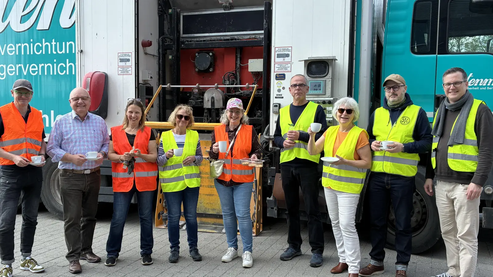 Der Rotary Club München-West ruft zum Herbstputz im Aktenschrank auf: Aus den Spenden der Schredder-Aktion entsteht Licht und Strom für Schulkinder in Kiews Luftschutzkellern. (Foto: Rotary Club München-West)