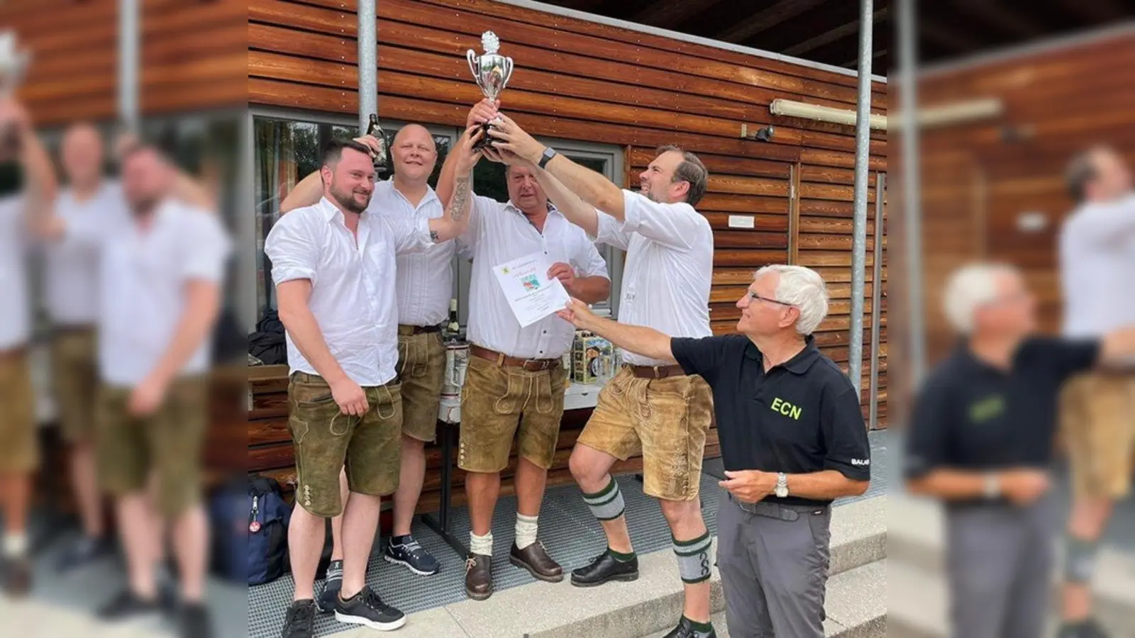 Die „Lederhosen” haben ihren Titel verteidigt. Darüber freuten sich (von links): Richard Probst, Lukas Bulka, Gerd Stucken, Jürgen Bayer und Ulrich Schrader (Vorsitzender des EC Neuried). (Foto: EC Neuried)