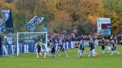 Dorfplatz-Idylle: Amateurfußball abseits des großen Millionengeschäfts.  (Foto: M. Forster)