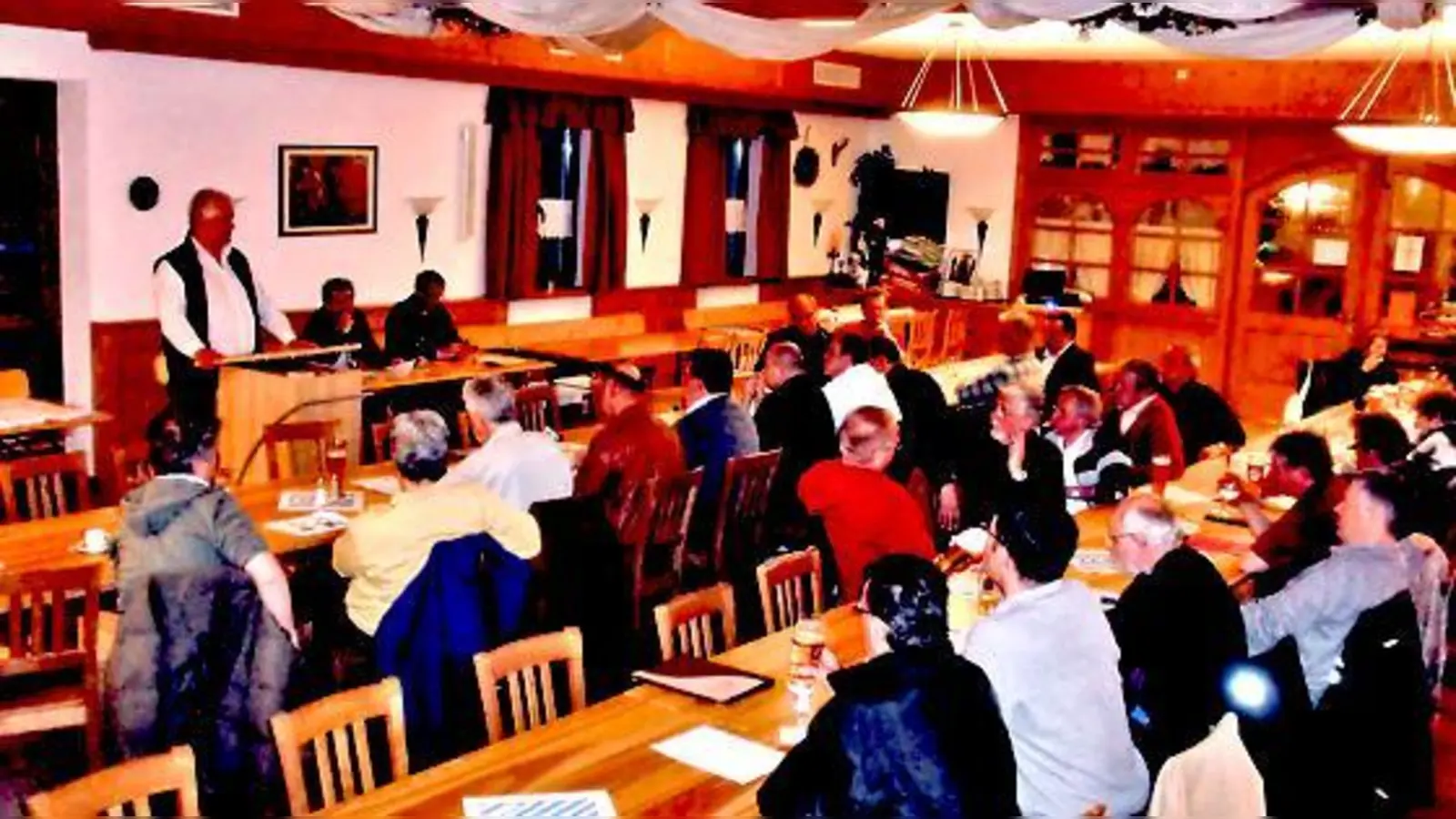 Gut besucht war die SSV-Versammlung, die der zweite Vorstand Gerhard Bumberger leitete.	 (Foto: VA)
