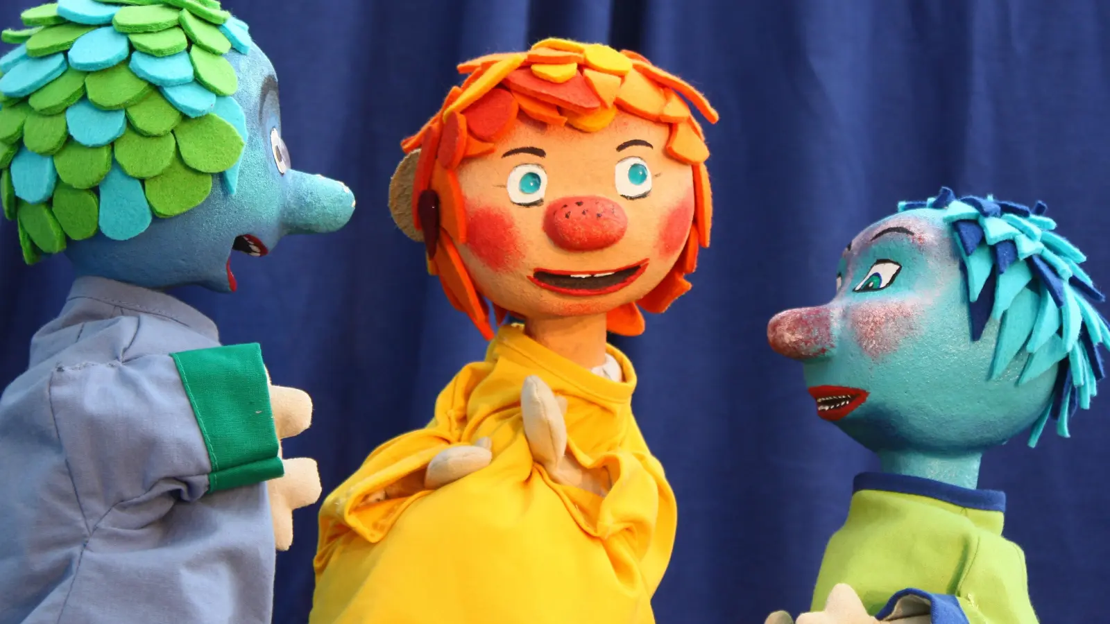 Ob Pumuckl der Falle des großen, blauen Klabauters entgehen kann? (Foto: Theater KnuTh)