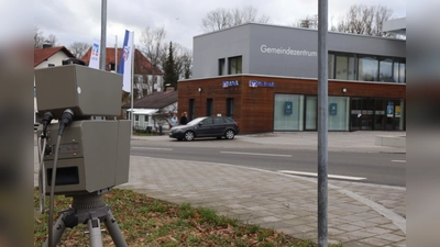 Messung in Fraunberg: Der Zweckverband Kommunale Verkehrsüberwachung in Aktion. Die Bürger sehen es gern. (Foto: kw )