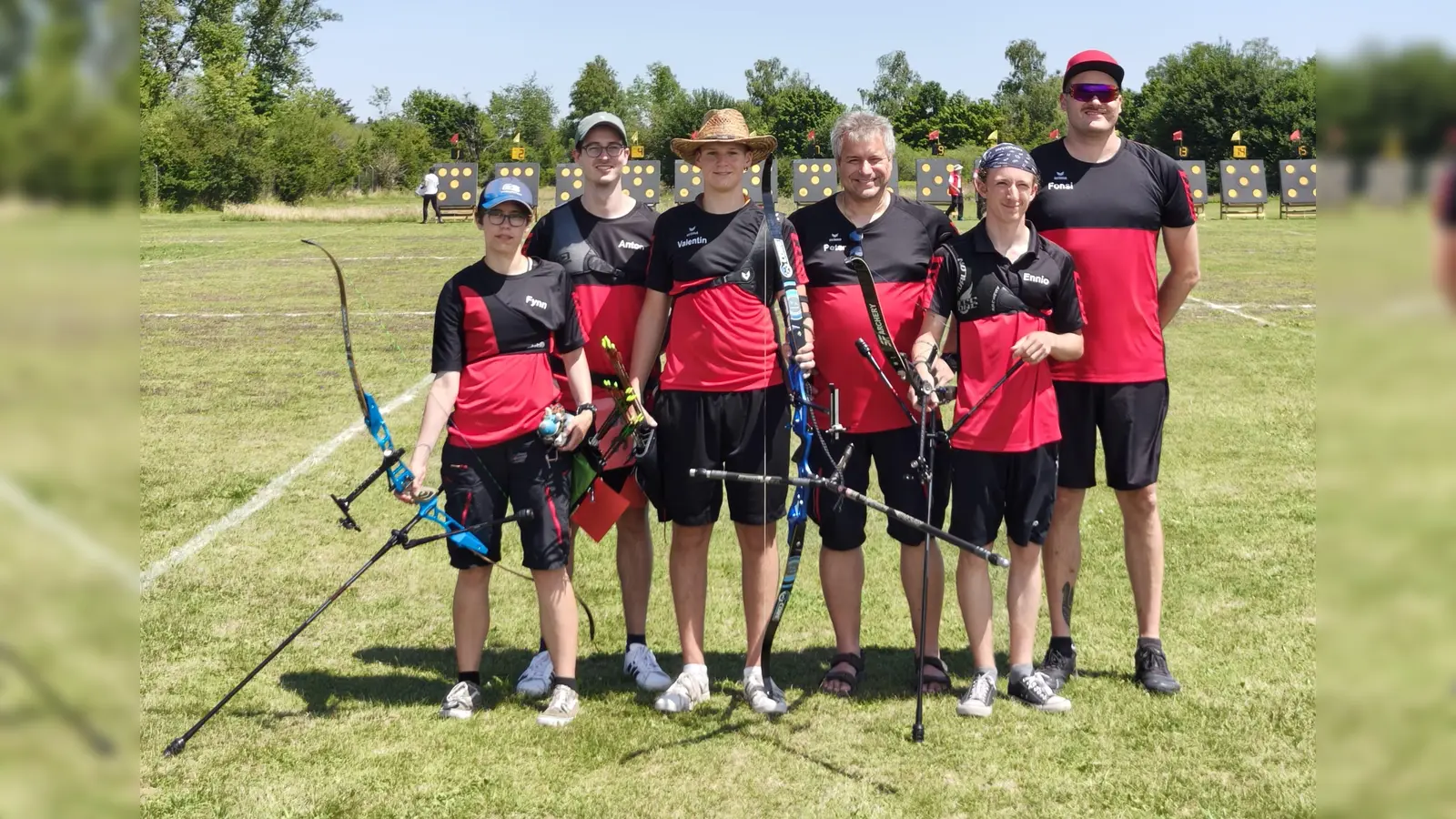 Die erfolgreichen Teilnehmer der Bogenschützen Dachau bei der Bayrischen Meisterschaft in Garching-Hochbrück. (Foto: TSV Dachau)