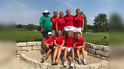 Die erfolgreichen Damen mit ihrem Golfpro David Martin. (Foto: GC Rottbach)