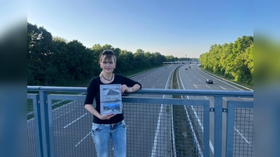 Die Geschichte der Autobahn zw. München-Ramersdorf und Salzburg hat Ilse Linner in ihrem Buch aufgerollt. Die Autobahn wurde vor 90 Jahren in Betrieb genommen. (Foto: Linner)