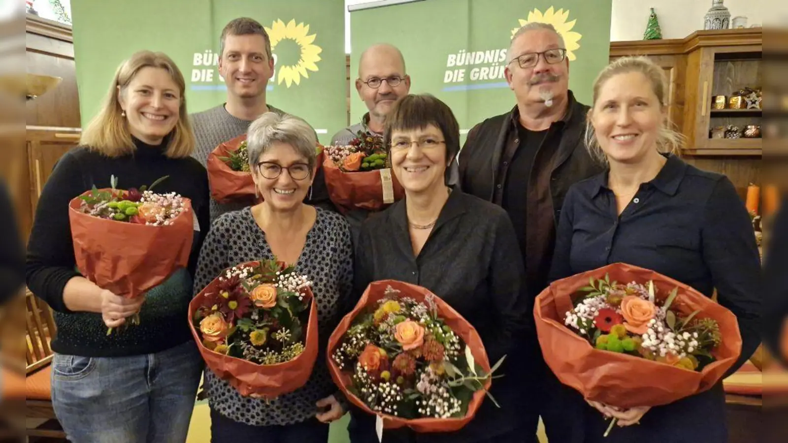 Der neugewählte Vorstand der Grünen (von links): Andrea Zöphel, Dennis Issel, Uta Hirschberg, Reinhard Lampe, Jutta Biltzinger, Tom Wacker und Bianca Elser. (Foto: red)