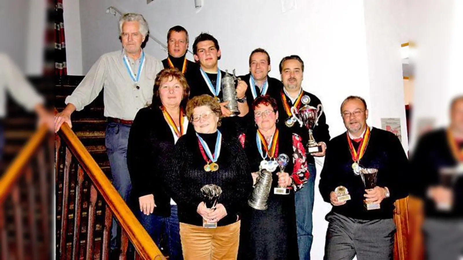 Geehrt (v.l.): Willibald Zacherl, Anita Grindinger, Benno Volk, Josefine Ehrmüller, Maximilian Grindinger, Andreas Haltmair, Therese Bauer,  Michael Klaß und Peter Schepanski. Nicht auf dem Foto: Franziska Bumberger. 	 (Foto: Privat)