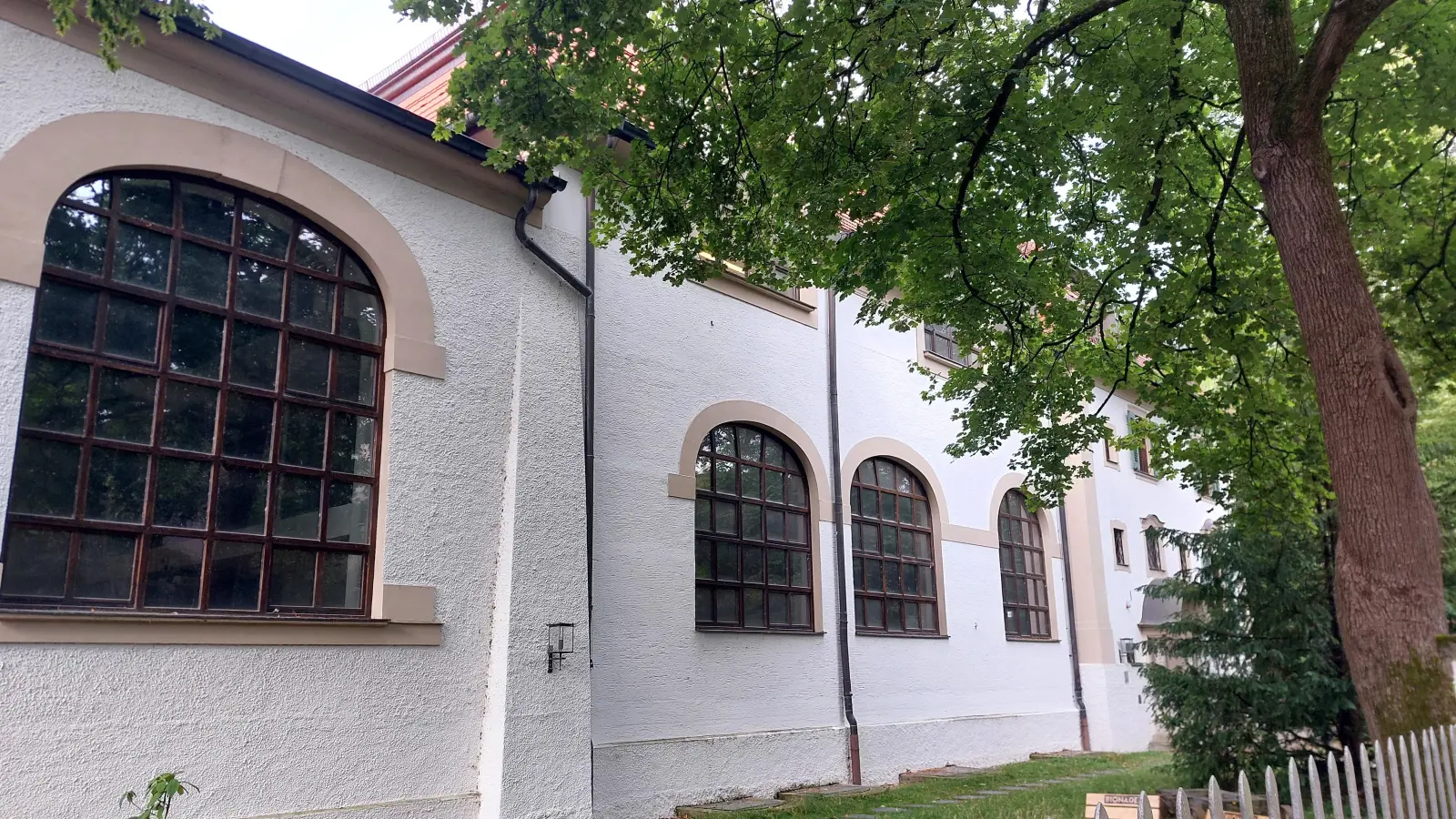 Im Hildebrandhaus an der Ecke Siebertstraße/Maria-Theresia-Straße sitzt die Monacensia, das Literaturarchiv der Stadt München. (Archivbild: bas)