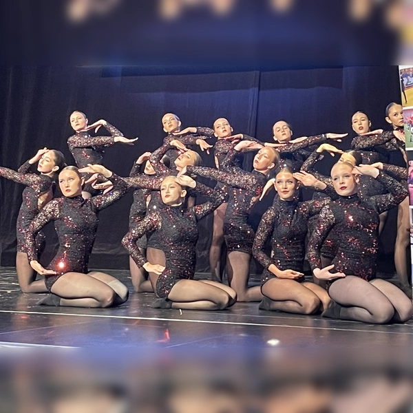 Die Funky Teenies des Tanzsportvereins Taufkirchen zeigten bei der Sportlerehrung was sie können. Belohnt wurde sie mit viel Beifall. (Foto: hw)