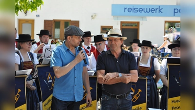 Bürgermeister Albert Hingerl und Gewerbevereinsvorsitzender Thomas Schroeder werden den Poinger Marktsonntag gemeinsam um 11.30 Uhr eröffnen.  (Foto: Reinhold Petrich)