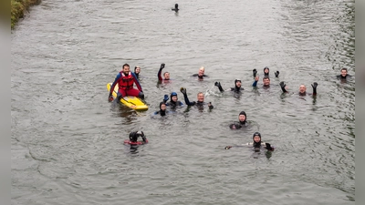 Spaß und Training beim Isarschwimmen (Foto: DLRG)