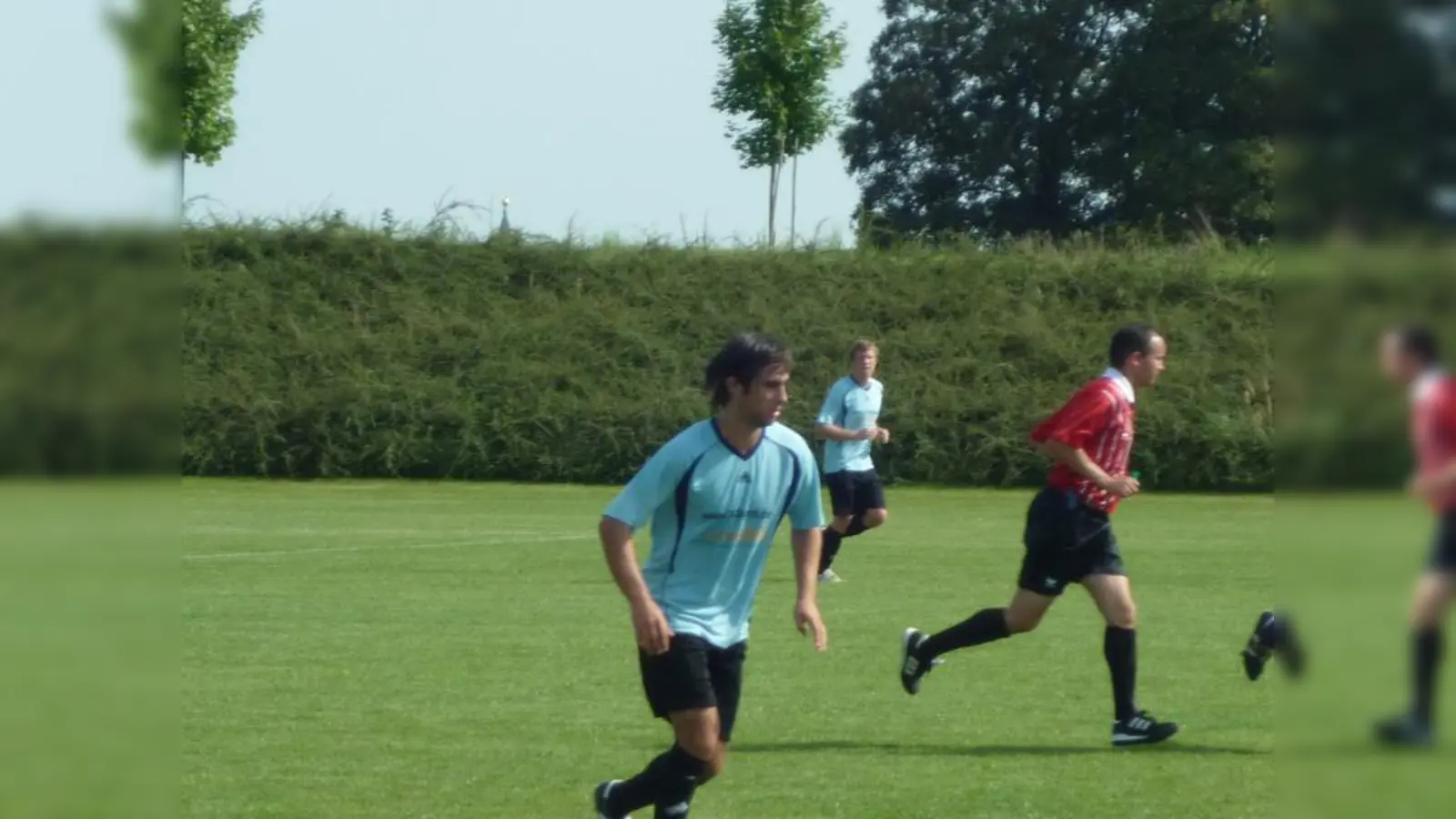 Martin Budic (vorne) erzielte den 1:1 Ausgleichstreffer für den Aufsteiger aus Gern. (Foto: pi)