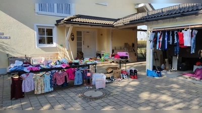 Großes Angebot: Beim dritten Allinger Hofflohmarkt konnte wieder gestöbert werden. (Foto: privat)
