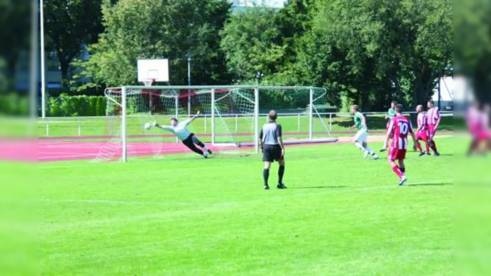 Alireza Arash vom TSV Allach trifft zum 1:1-Ausgleich. (Foto: TSV Allach)