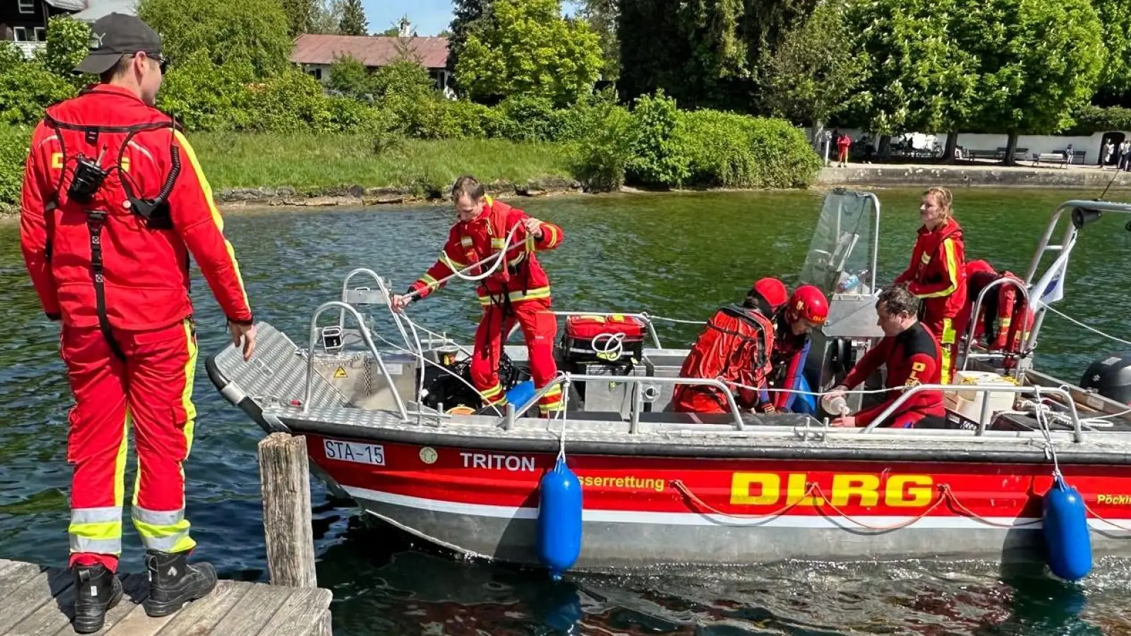 Ein Trainingswochenende, zwei Szenarien: auf dem Starnberger See wurde der Notfall geprobt. (Foto: DLRG Starnberger See)