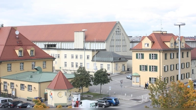 Der Großmarkt ist in die Jahre gekommen. Seit 15 Jahren wird an Sanierungs- und Neubauplänen herumgedoktert, ohne dass etwas dabei herausgekommen wäre. (Foto: job)