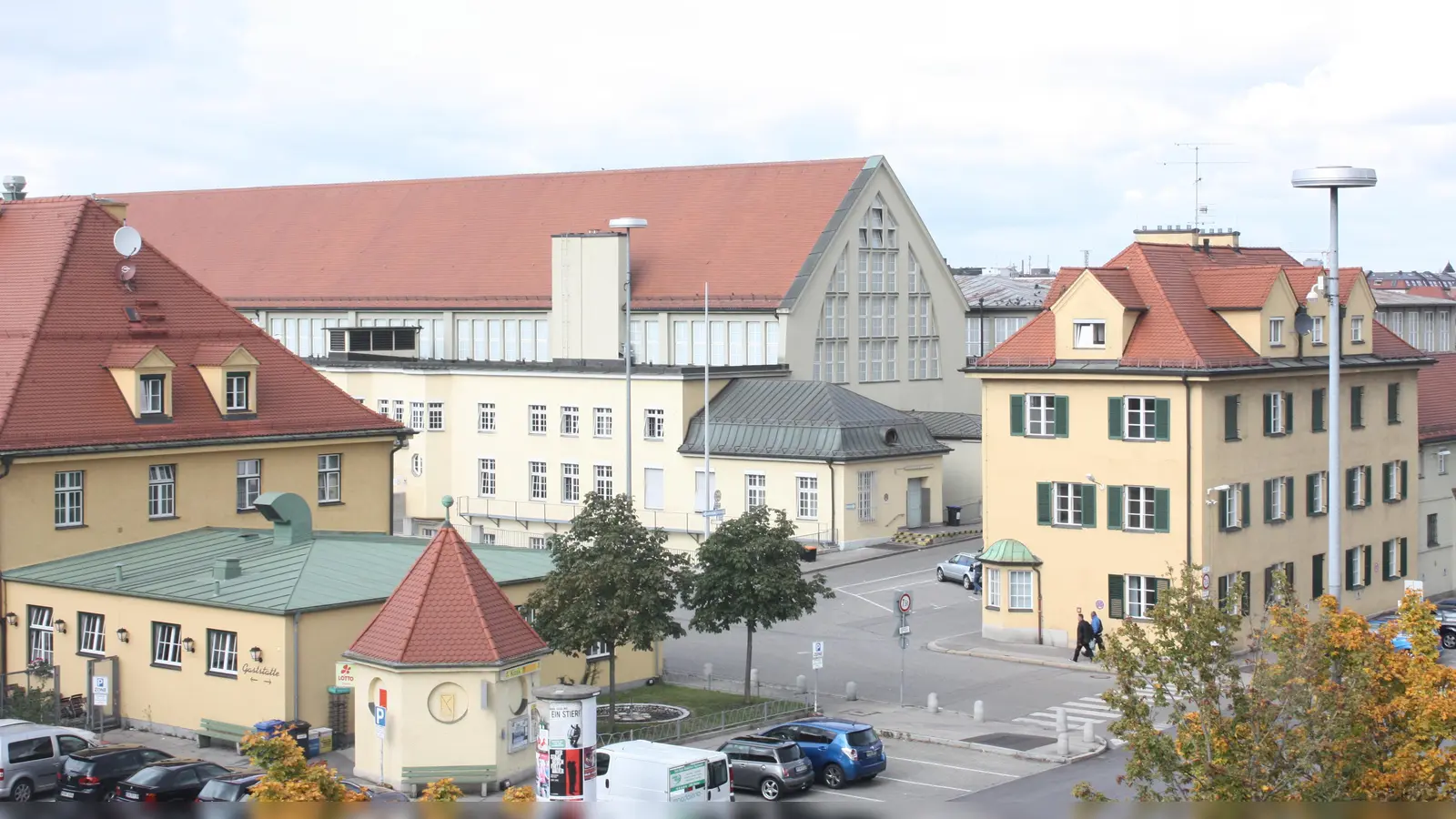 Der Großmarkt ist in die Jahre gekommen. Seit 15 Jahren wird an Sanierungs- und Neubauplänen herumgedoktert, ohne dass etwas dabei herausgekommen wäre. (Foto: job)