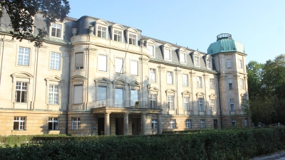 Seit 75 Jahren sitzt der Bundesfinanzhof in Bogenhausen, im „Fleischer-Schlösschen”. Zum Jubiläum kann man das Dienstgebäude besichtigen. (Archivbild: bas)