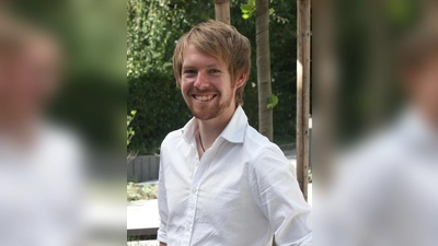 Florian Beutel von den SPDI Neuhausen/Nymphenburg erteilt Informationen zum Schulprojekt. (Foto: pi)