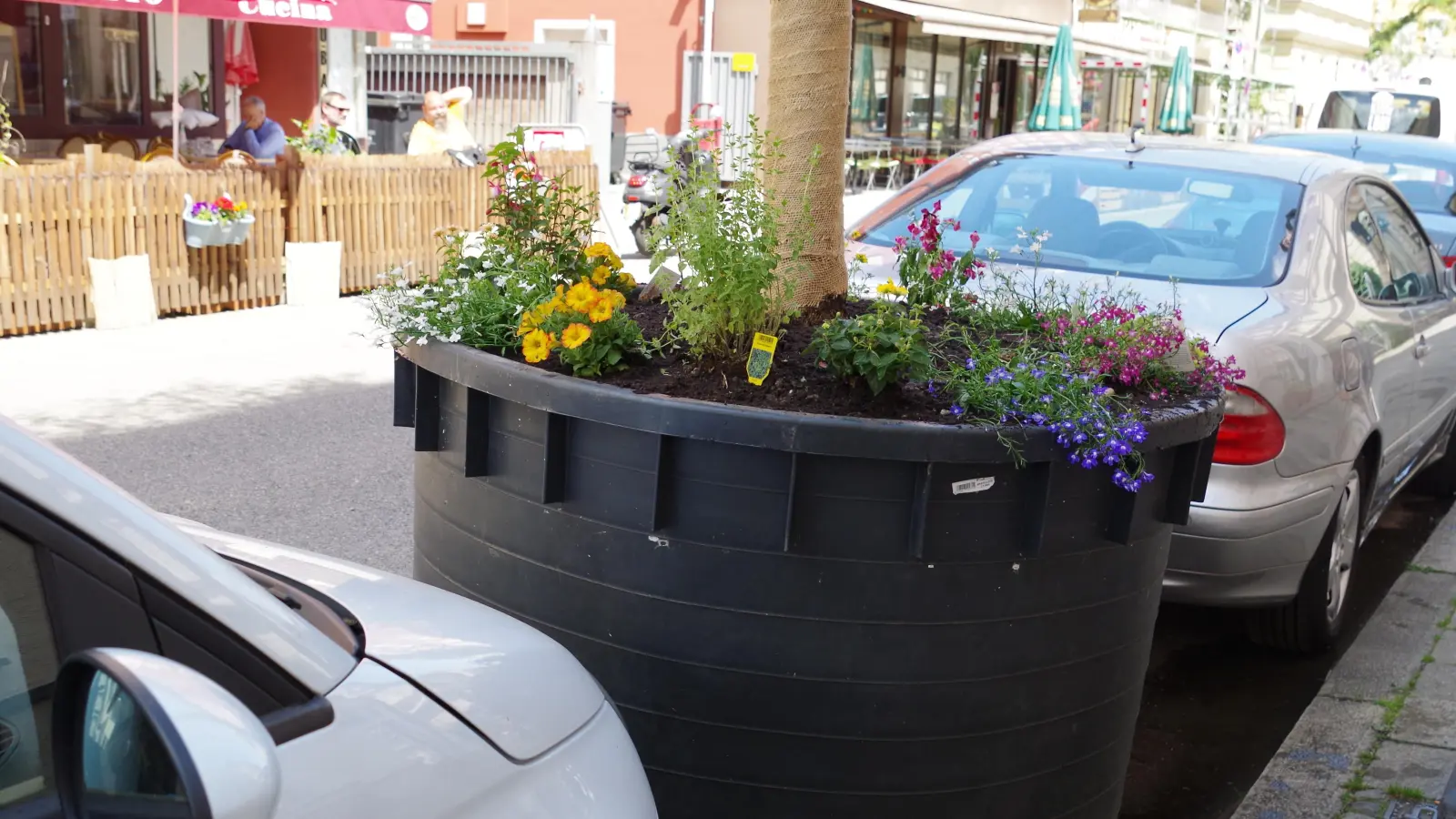 Mehr Grün oder Parkplätze? Im Westend wird kontrovers über Ideen für den „Westend Kietz“ bzw. „Superblock“ diskutiert. (Foto: Beatrix Köber)