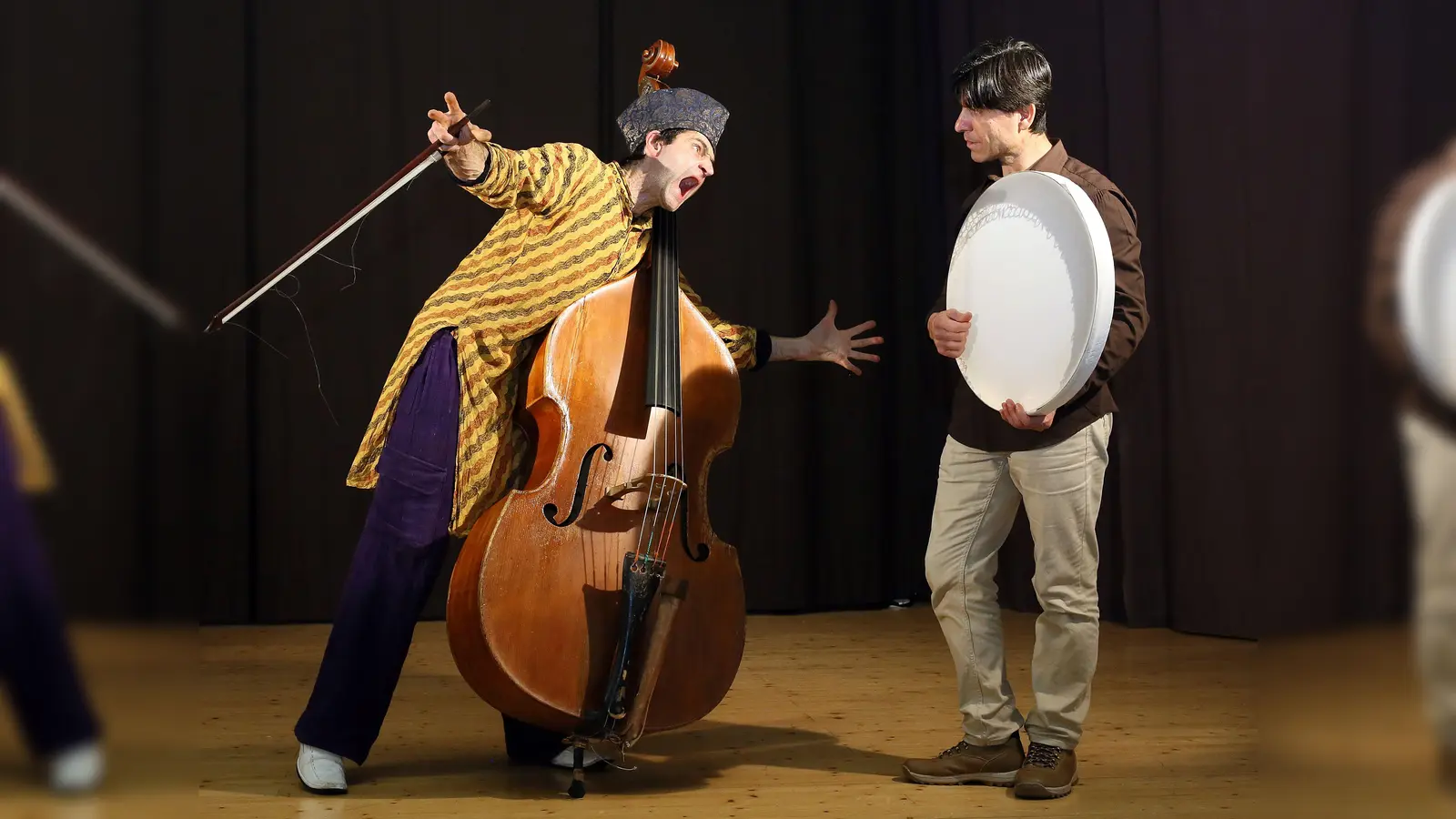 Im Pelkovenschlössl ist das Theaterstück „Im Narrenland” zu sehen. Taha Karem zeigt anhand seiner eigenen Erlebnisse Erzählungen von Mullah Nasreddin. (Foto: Hilda Lobinger)