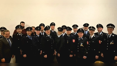 Die Freiwillige Feuerwehr Grasbrunn nahm zahlreiche Ehrungen ihrer Mitglieder vor. (Foto: FFW Grasbrunn)
