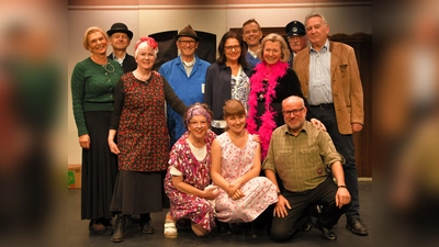 Gleich sieben kleine Stücke von Karl Valentin zeigt die Schauspieltruppe der Freunde Grünwalds beim traditionellen Josefianstich.  (Foto: Freunde Grünwalds)
