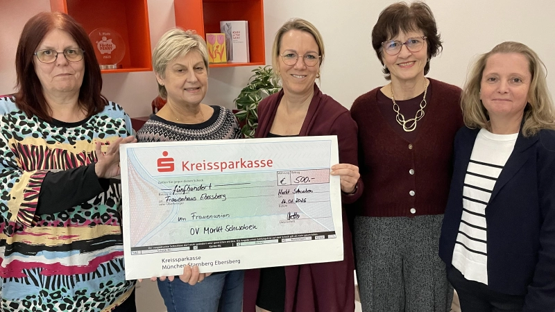 Bei der Spendenübergabe (v.l.) Beate Attenberger (FU), Angela Rupp (Geschäftsführerin der Beratungsstelle Frauennotruf Ebersberg), Heidi Müller (Vorsitzende FU), Elfriede Gindert (FU) und Beate Grimminger (stellvertr. Vorsitzende FU). (Foto: FU Markt Schwaben)