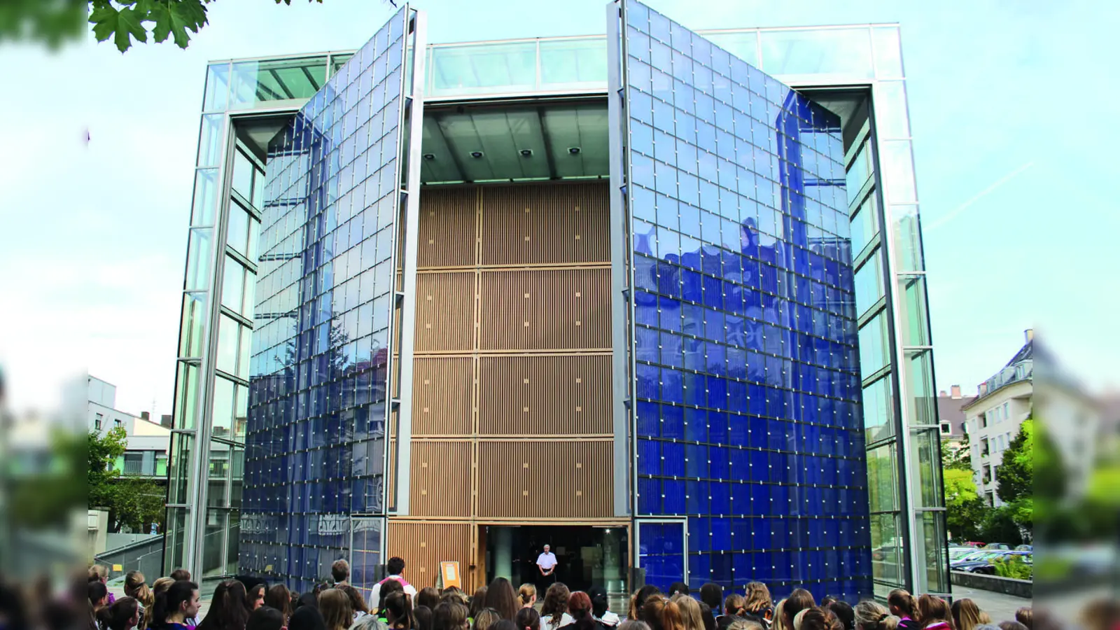 Es ist ein imposanter Anblick, wenn sich die riesigen Kirchenportale der Herz-Jesu-Kirche öffnen. (Foto: sb/ Archiv)