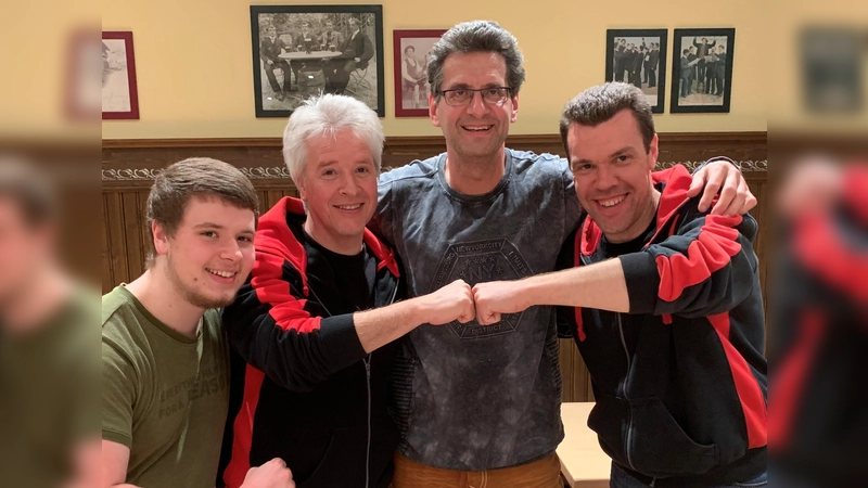 Schlagkräftig: Ralf Müller und sein Team unterrichten Wing Tsun beim TSV Poing. (Foto: Verein)