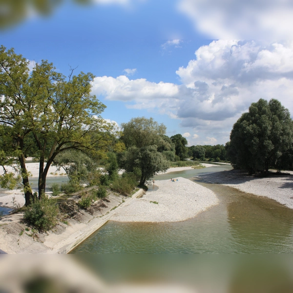 Die Isar ist ein beliebtes Naherholungsgebiet für Münchner. Wo man im Fluss schwimmen und Boot fahren kann und wo Gefahr droht, erfährt man jetzt mit einer App.  (Archivbild: job)