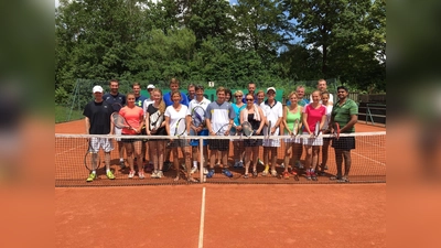 Mit seinem traditionellen Schleiferl-Turnier leitet der Zornedinger Tennisclub die Saison ein. (Foto: TC Zorneding)
