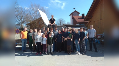 Trotz schönstem Ausflugwetter fanden sich heuer wieder zahlreicher freiwillige Helfer ein. (Foto: Privat)