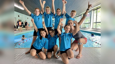 Für die Grundschule an der Werdenfelsstraße traten die sieben schnellsten Kraulschwimmerinnen und -schwimmer der dritten Klassen an – sechs Mädchen und ein Junge.  (Foto: Schule)