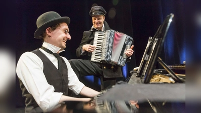 Dirk Wittun und sein kongenialer Musikpartner Wolfgang Völkl versprechen einen „Kanonenkugelflug durch ein Leben mit Licht und Schatten”. (Foto: Say Chese Agency)