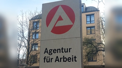 Für die Mitarbeiter der Agentur für Arbeit gibt es nach wie vor jede Menge zu tun.  (Foto: bas)