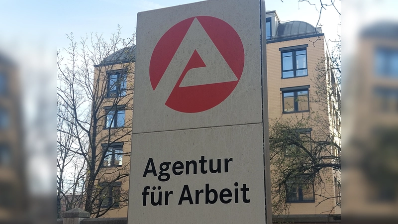 Für die Mitarbeiter der Agentur für Arbeit gibt es nach wie vor jede Menge zu tun.  (Foto: bas)