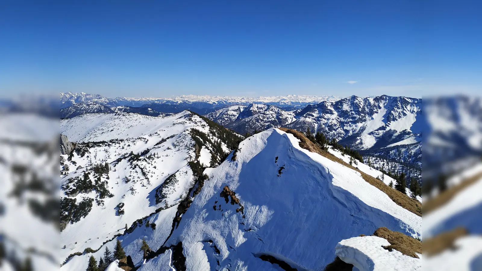 Selbst Ende April präsentierten sich die bayerischen Alpen noch mit reichlich Schnee. (Foto: Stefan Dohl)