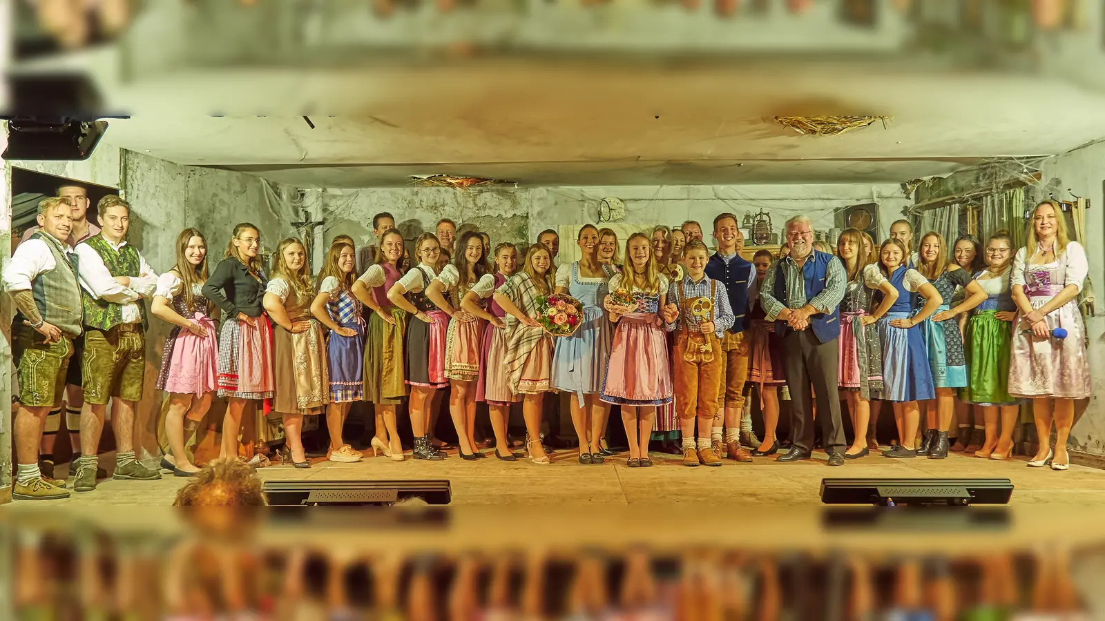 Die beiden Kirchheimer Prinzenpaare für die Faschingssaison 2020 mit der Großen Garde. (Foto: Kirnarra)