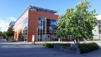 Auf dem Vorplatz zum Kulturhaus wird am „Tag der Nachhaltigkeit” ein Parcours für Lastenradl aufgebaut.  (Foto: mha)