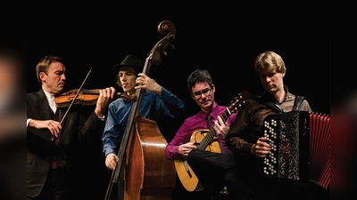 Gitanes Blondes laden am 31. Juli im Burghof in Grünwald zum Open-Air-Konzert ein. (Foto: C. Maren Bühler)